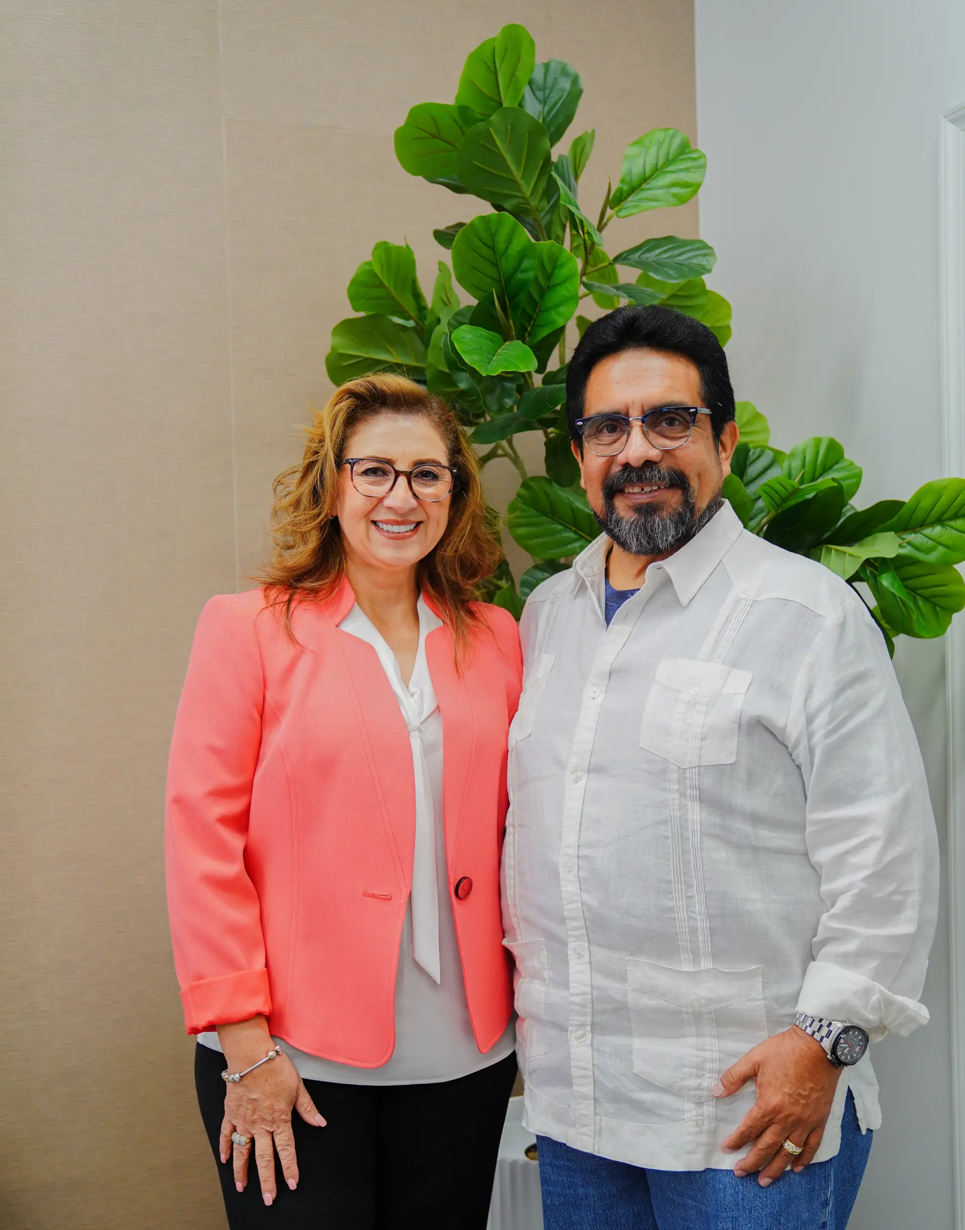 Pastores Luis y Francis Menchu